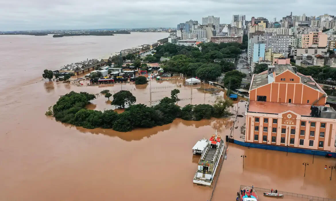 Capa Pesquisadores debatem enfrentamento de eventos climáticos no RS