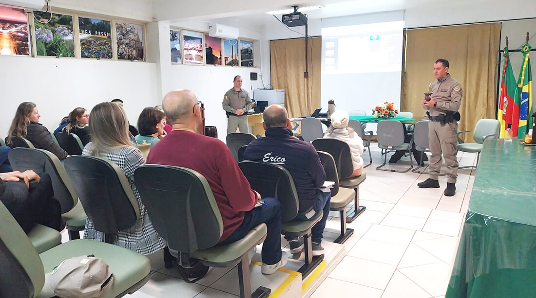 Capa Três Passos discute segurança e combate à infrequência escolar em reunião da Rede de Apoio à Escola
