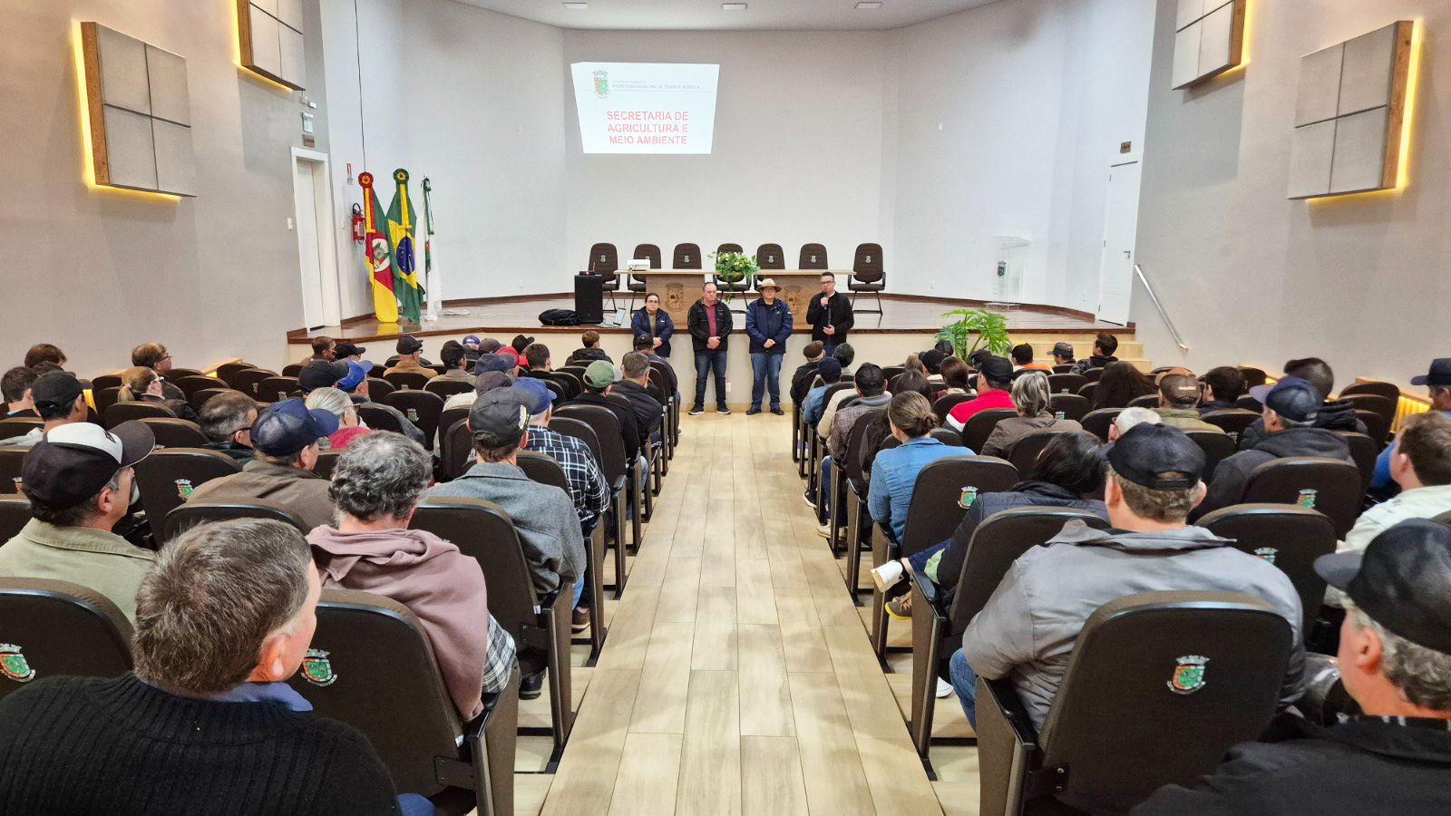 Capa Programa de recuperação de pastagens beneficia 74 produrores de leite em Tenente Portela