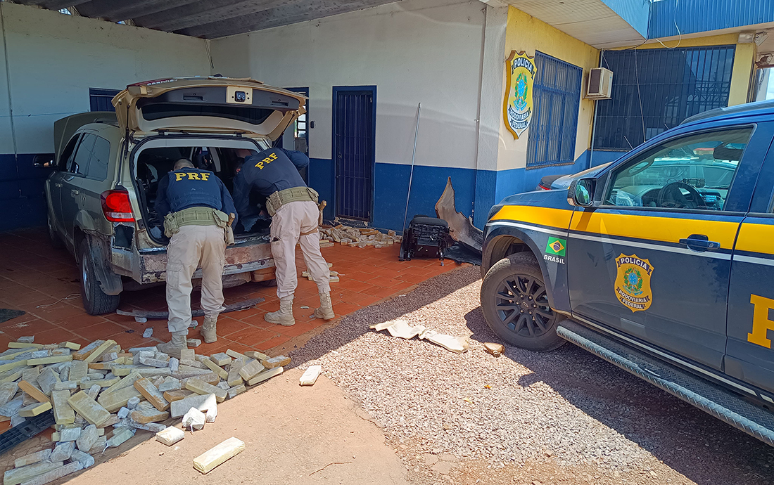 Capa PRF apreende 286 quilos de maconha em veículo na BR-386 em Seberi