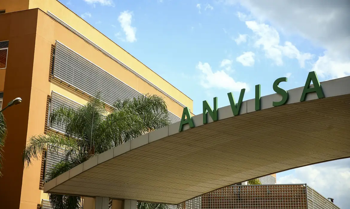 Capa Anvisa proibe chás e cápsulas emagrecedoras sem registro