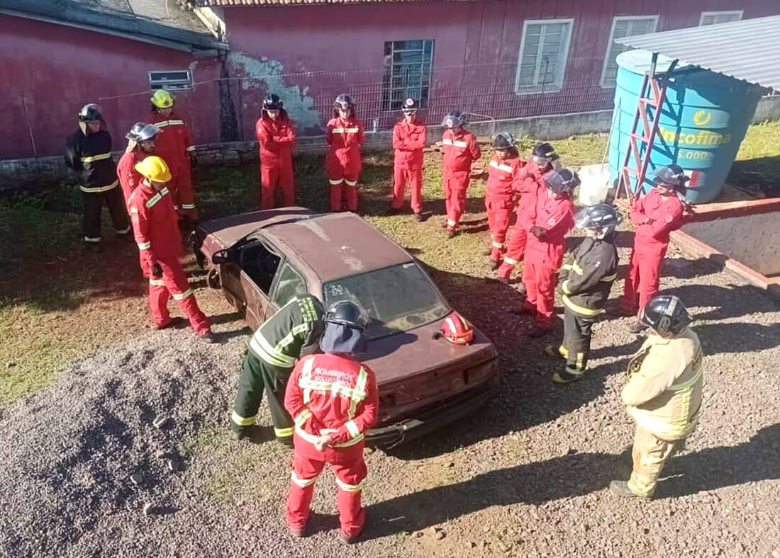 Capa Nova turma de Bombeiros Voluntários de Tenente Portela realiza treinamento de resgate veicular