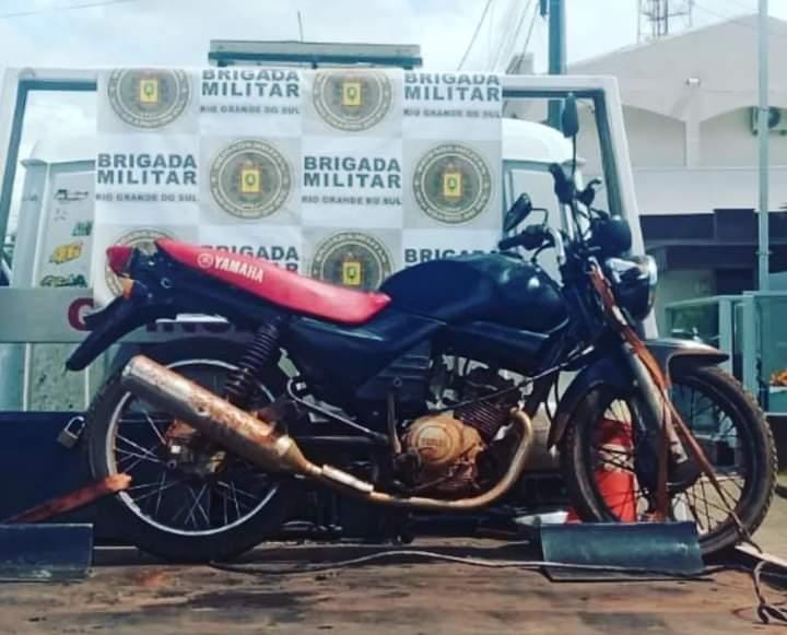 Capa 7°BMP prende homem com moto em situação de furto