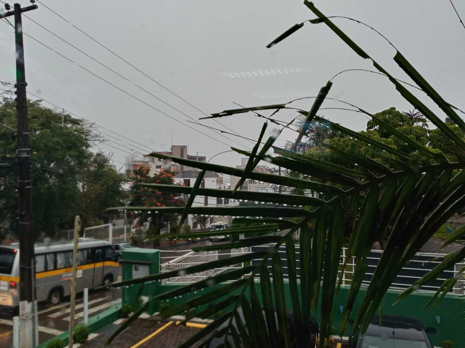 Capa Ação de ciclone extratropical aumenta o risco de temporais no RS nesta quinta-feira