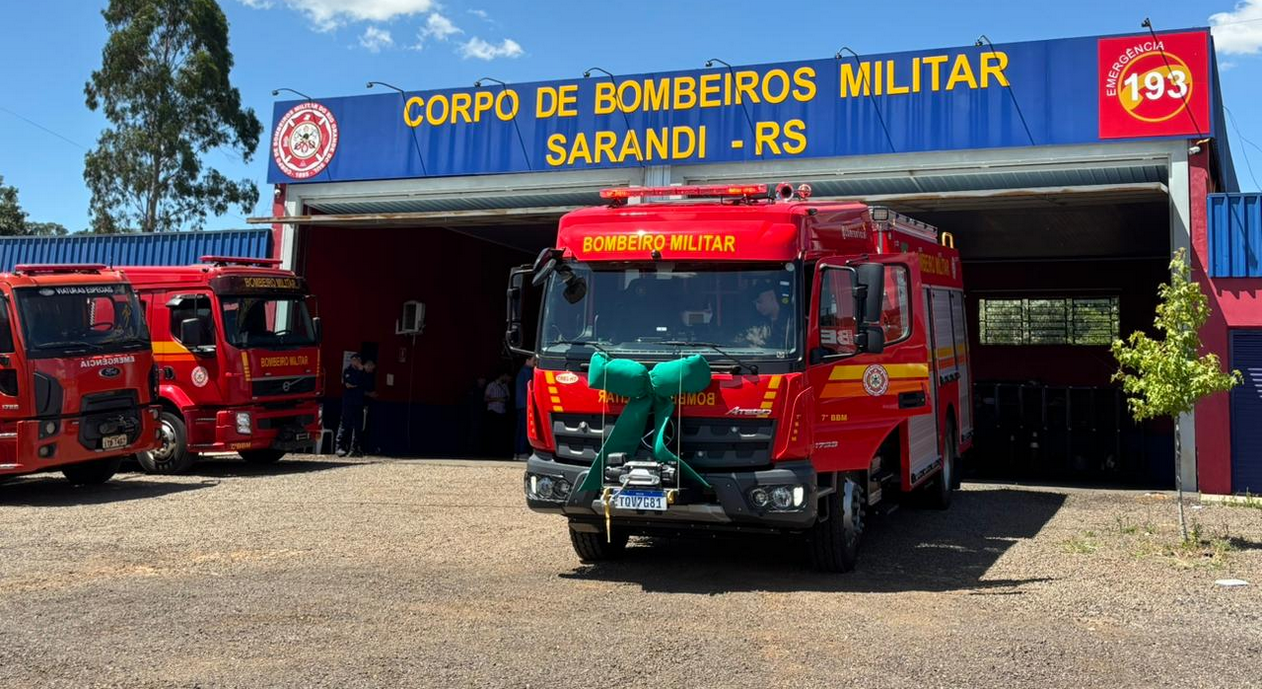 Capa Bombeiros de Sarandi recebem caminhão ABTS para reforçar atendimentos na região