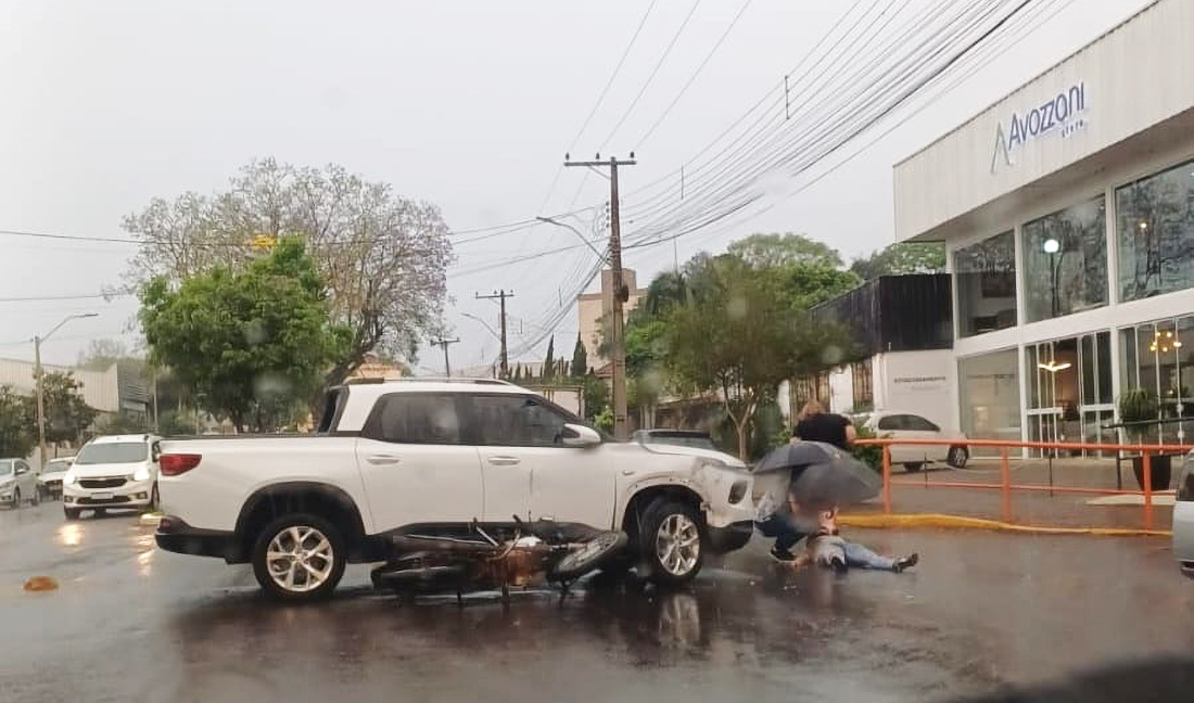 Capa Acidente entre picape e motocicleta deixa mulher ferida em Três Passos