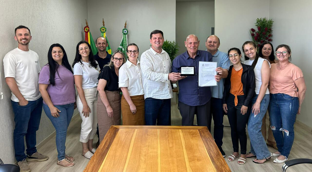 Capa Professor João Flávio Doring é homenageado com título de Embaixador do Esporte de Seberi