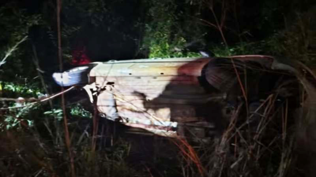 Capa Carro capota na ERS-210 após desviar de outro veículo