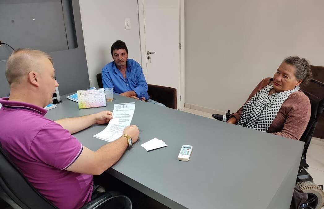 Capa Veículo adaptado a pessoas com deficiência é tema de reunião