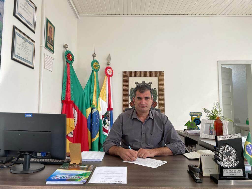 Capa Caiçara: vice-prefeito, Dirceu Antônio Stefanello, assume nesta segunda-feira como Prefeito Municipal em exercício