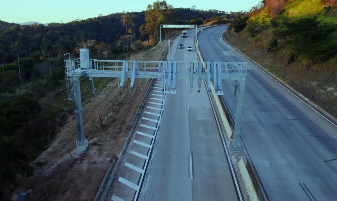 Capa Governo suspende 3,4 milhões de multas de pedágios eletrônicos