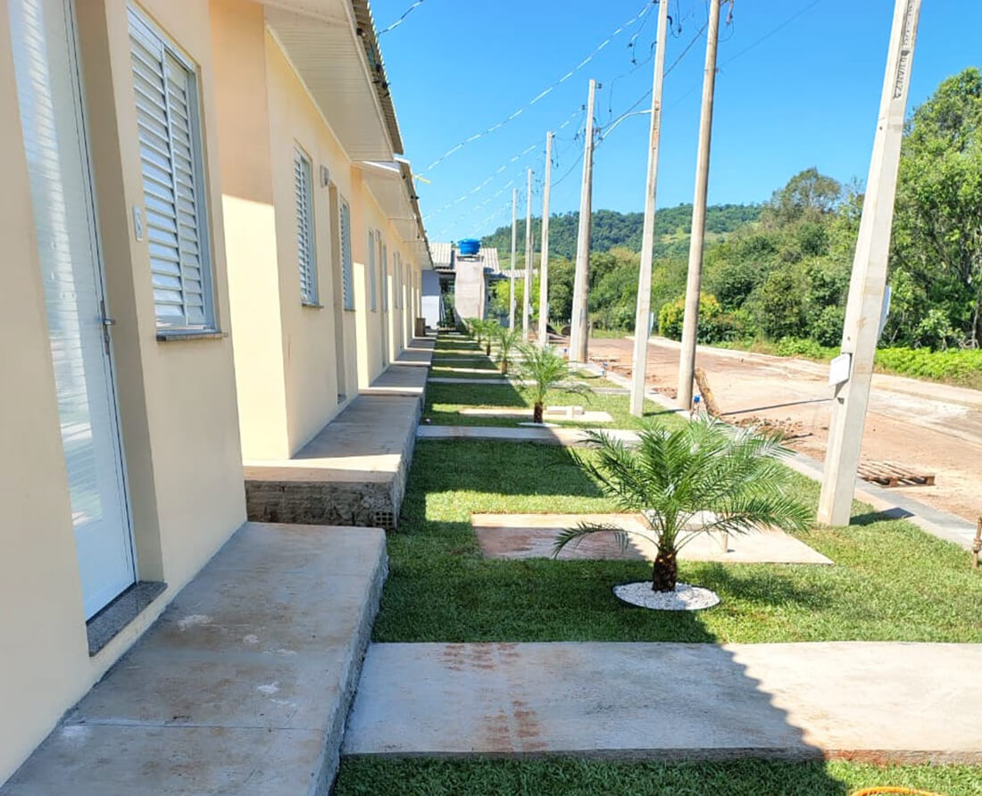 Capa Pinhal entrega 10 casas populares em investimento de R$ 1,4 milhão