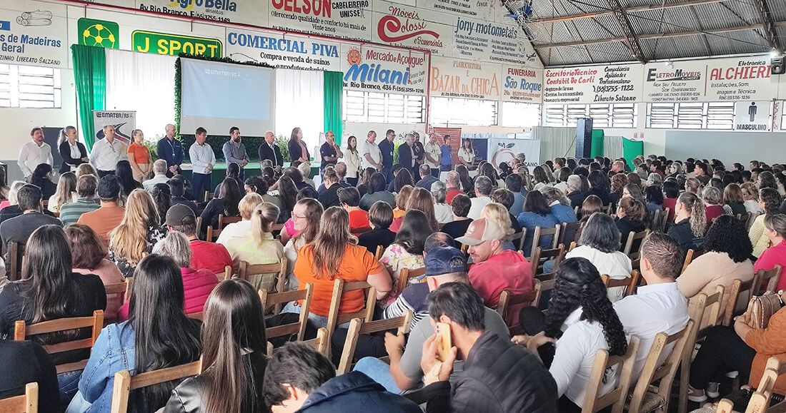Capa Liberato Salzano sedia Seminário Regional de Homeopatia
