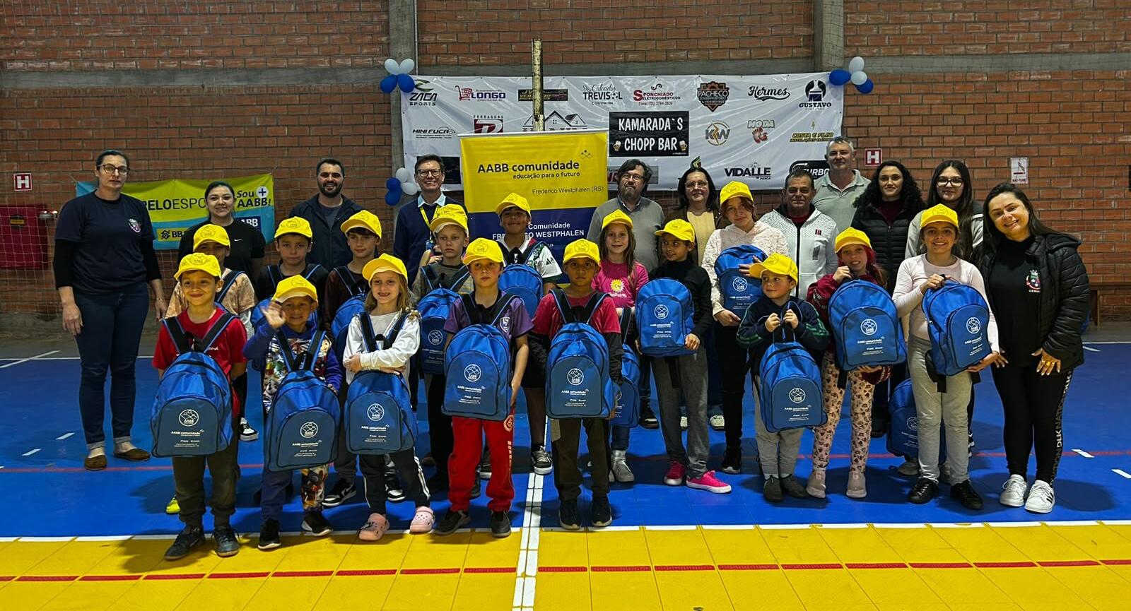 Capa Projeto AABB Comunidade entrega novos uniformes a crianças e adolescentes do CEMACA em Frederico Westphalen