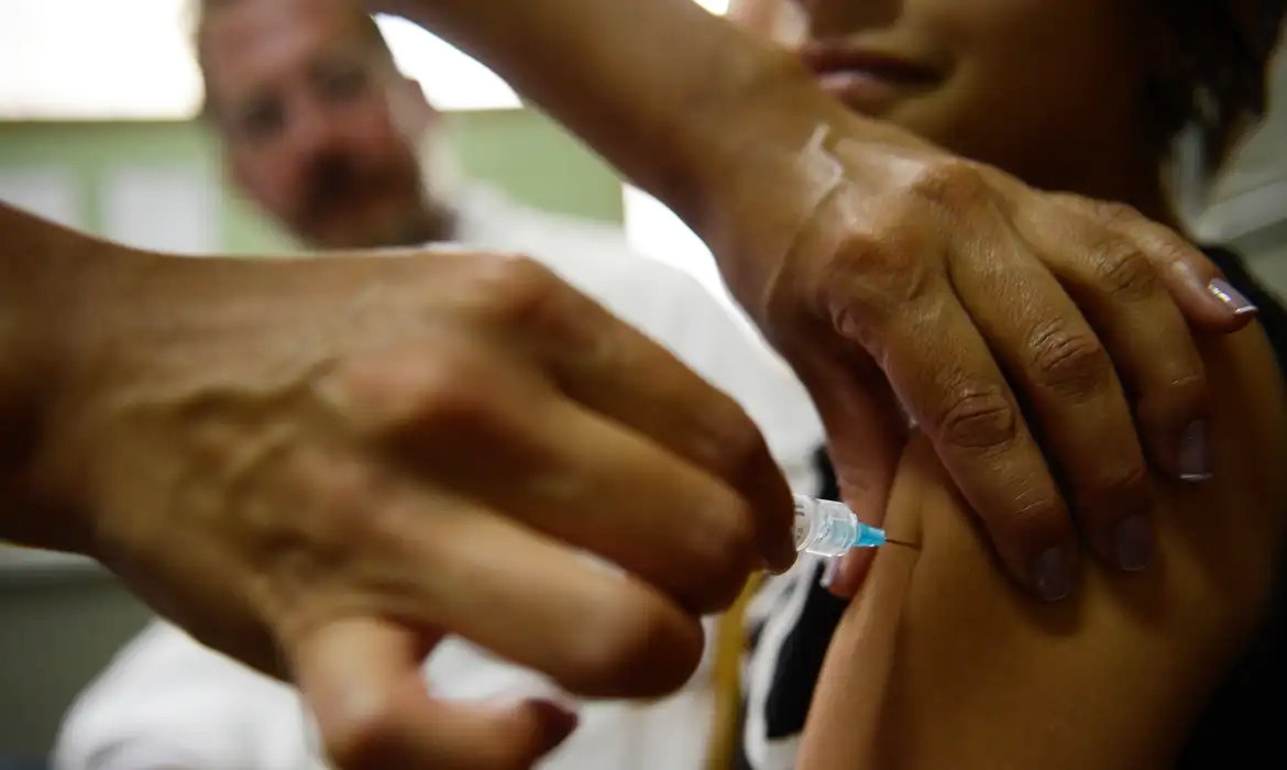 Capa Jovens de 15 a 19 anos têm até 30 de junho para se vacinarem contra HPV