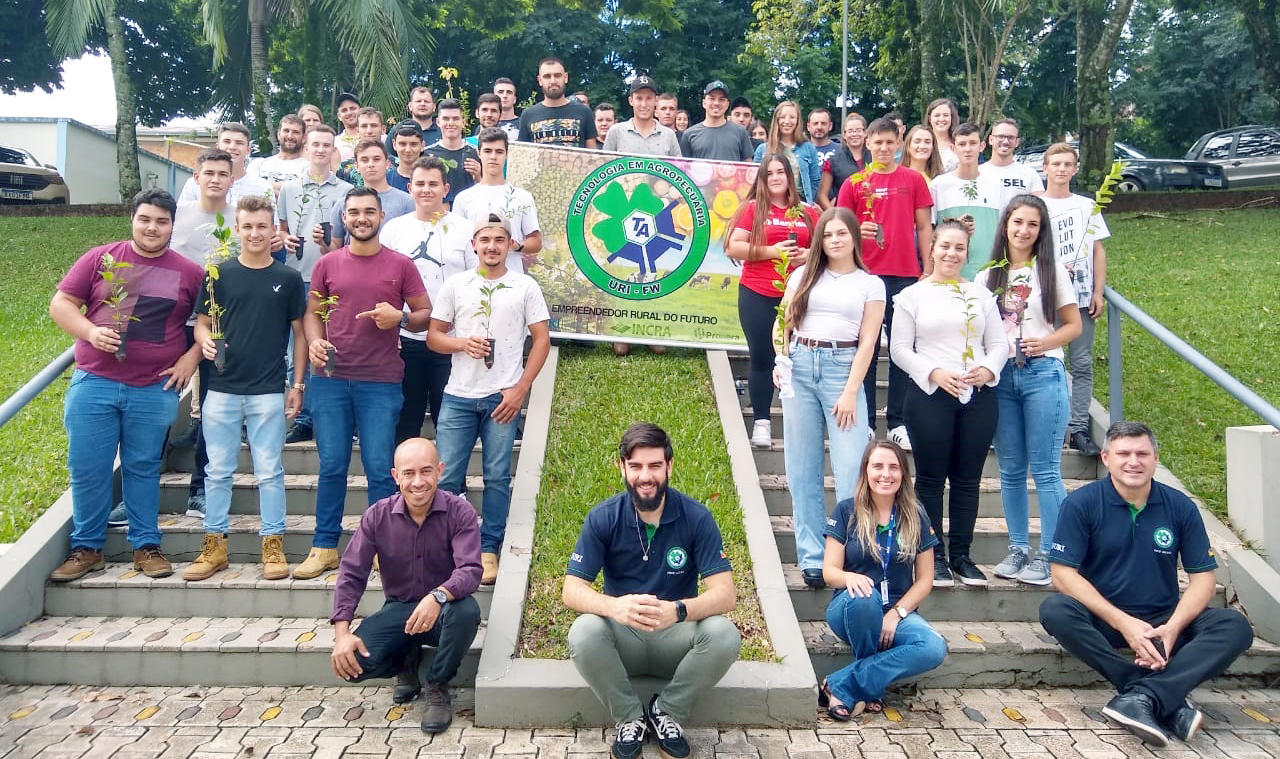 Capa Curso Superior de Tecnologia em Agropecuária da URI/FW fortalece a sucessão rural