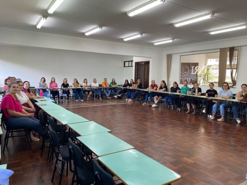 Capa Professores e gestores participam de oficinas de programa formativo