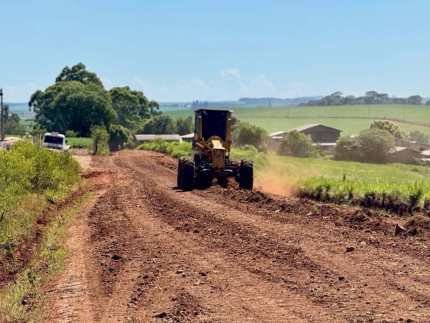 Capa Equipe de governo de Nonoai trabalha na estrada de acesso a Faxinalzinho