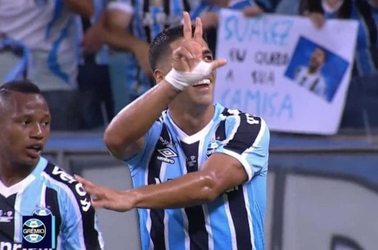 Capa Grêmio estreia com hat-trick uruguaio