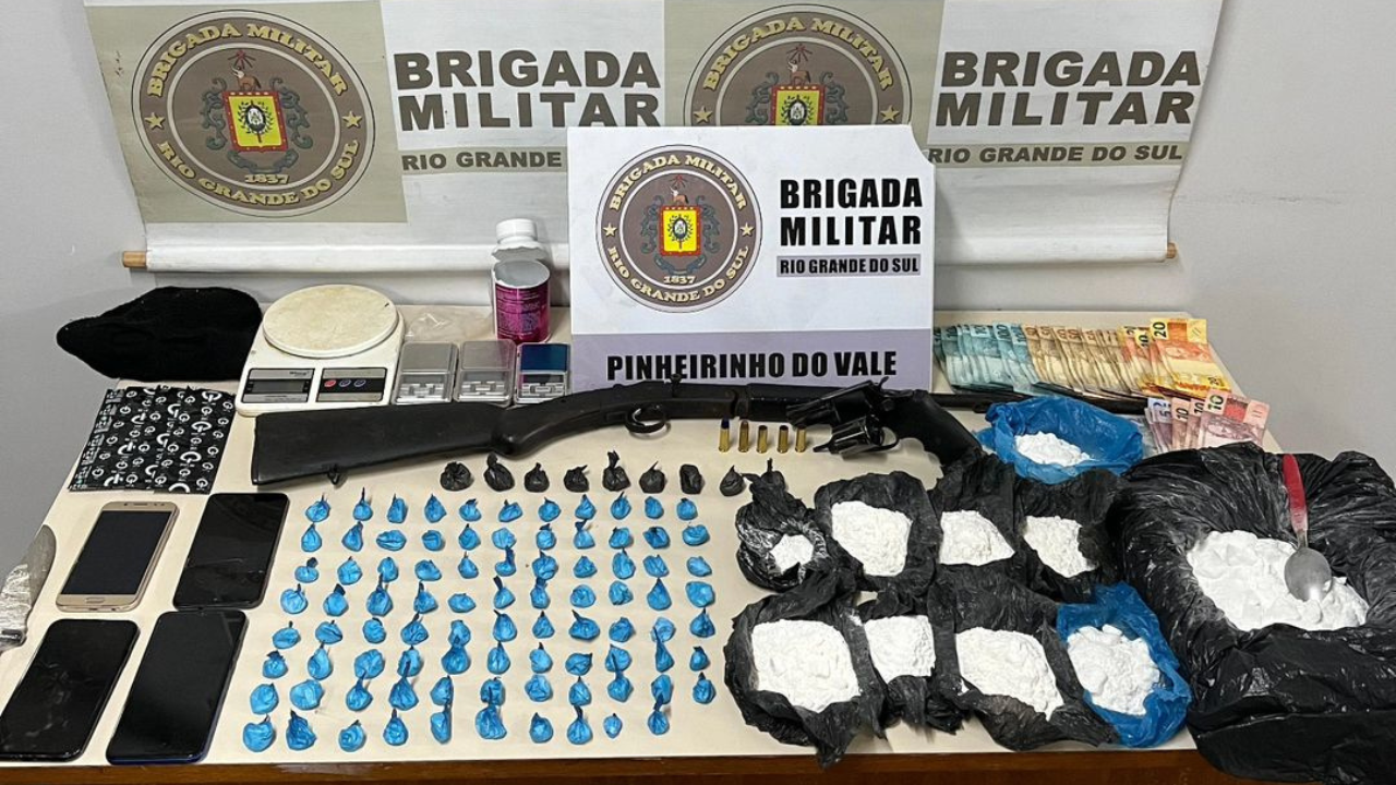 Capa Brigada Militar prende trio por tráfico de drogas em Pinheirinho do Vale