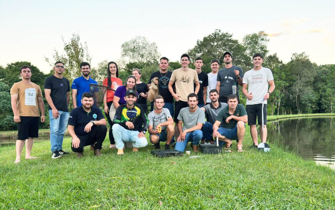 Capa Alunos de Tecnologia em Agropecuária da URI exploram a realidade da piscicultura
