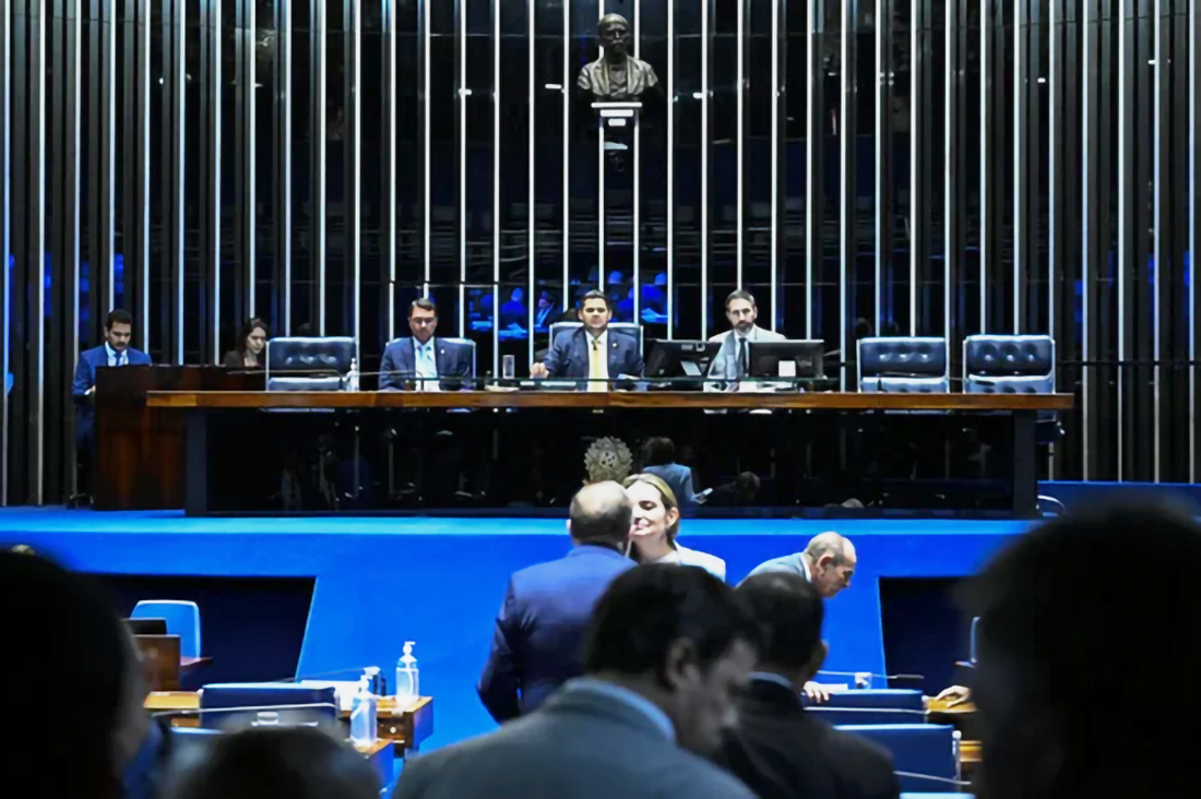 Capa Senado aprova Projeto de Lei que protege crianças e adolescentes em ambientes digitais