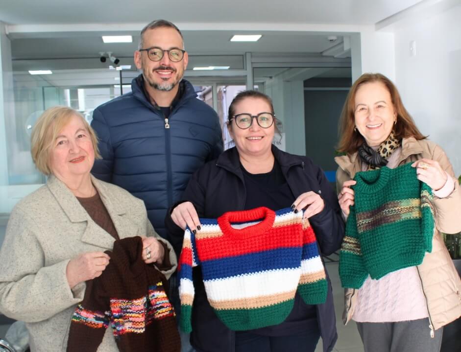 Capa Amigas do HDP aquecem corações com doação de roupas de lã