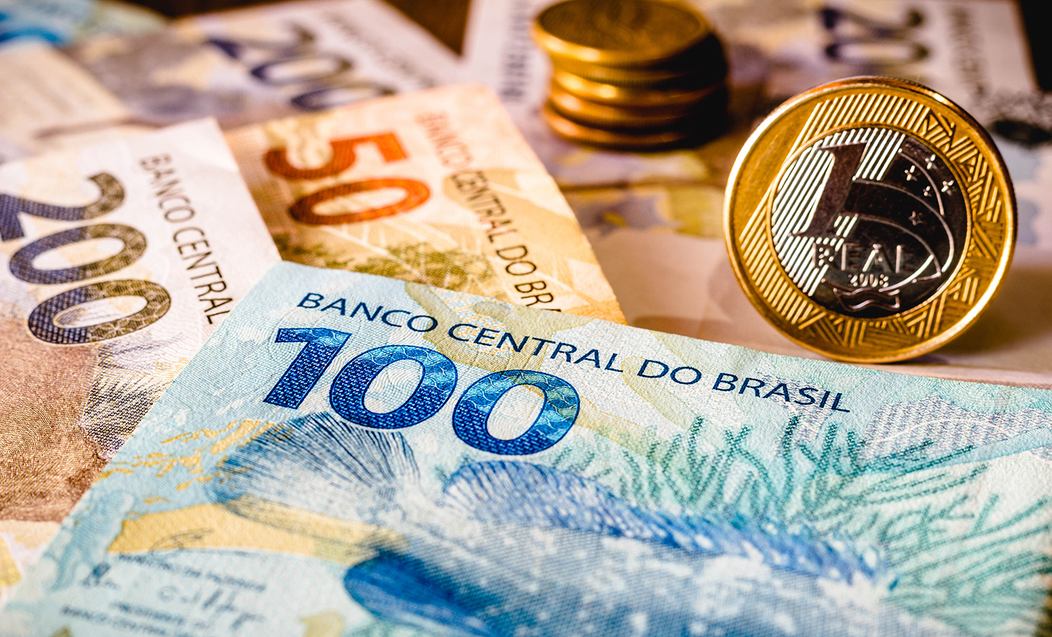 Capa Lula assina decreto que eleva salário mínimo para R$ 1.518