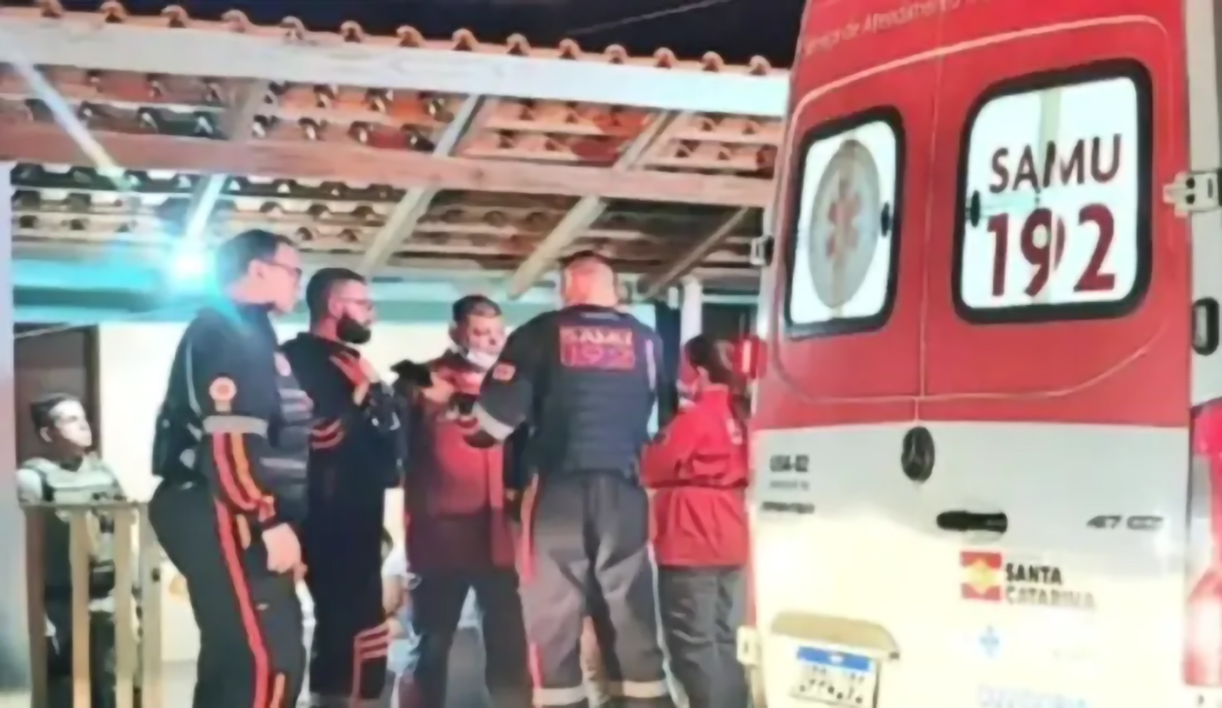 Capa Mulher aplica "mata-leão" fatal em companheiro após caso de violência doméstica em SC