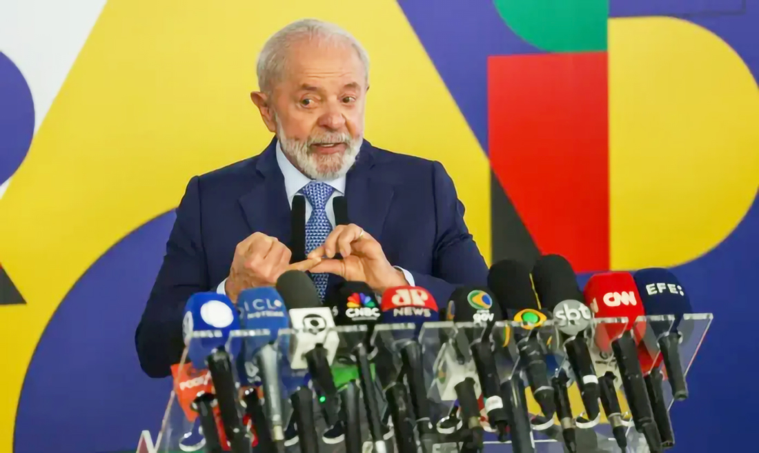 Capa Petrobras é quem decide reajuste de combustível, afirma Lula