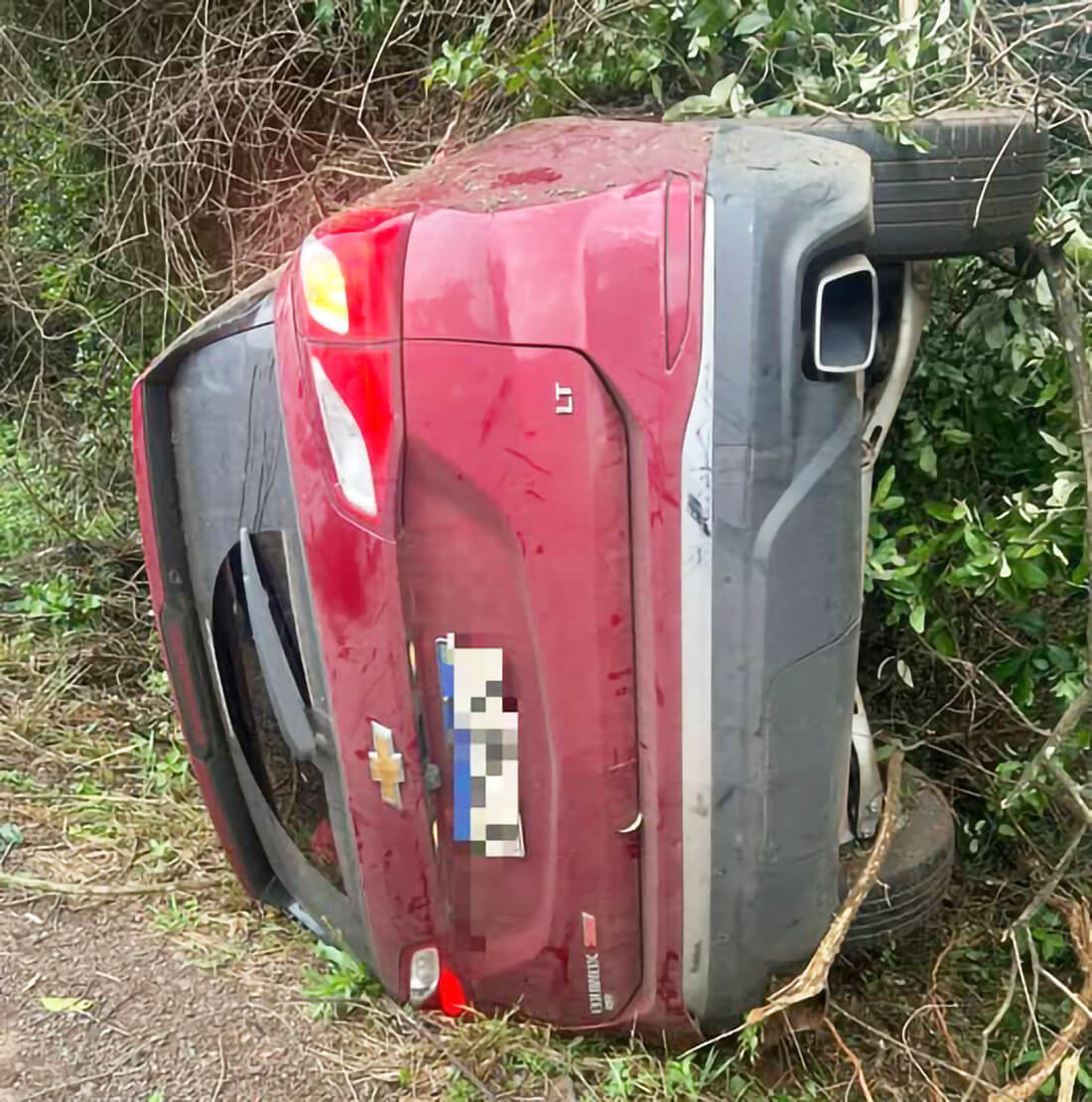 Capa Carro sai da pista e tomba na RSC-472 em Tenente Portela