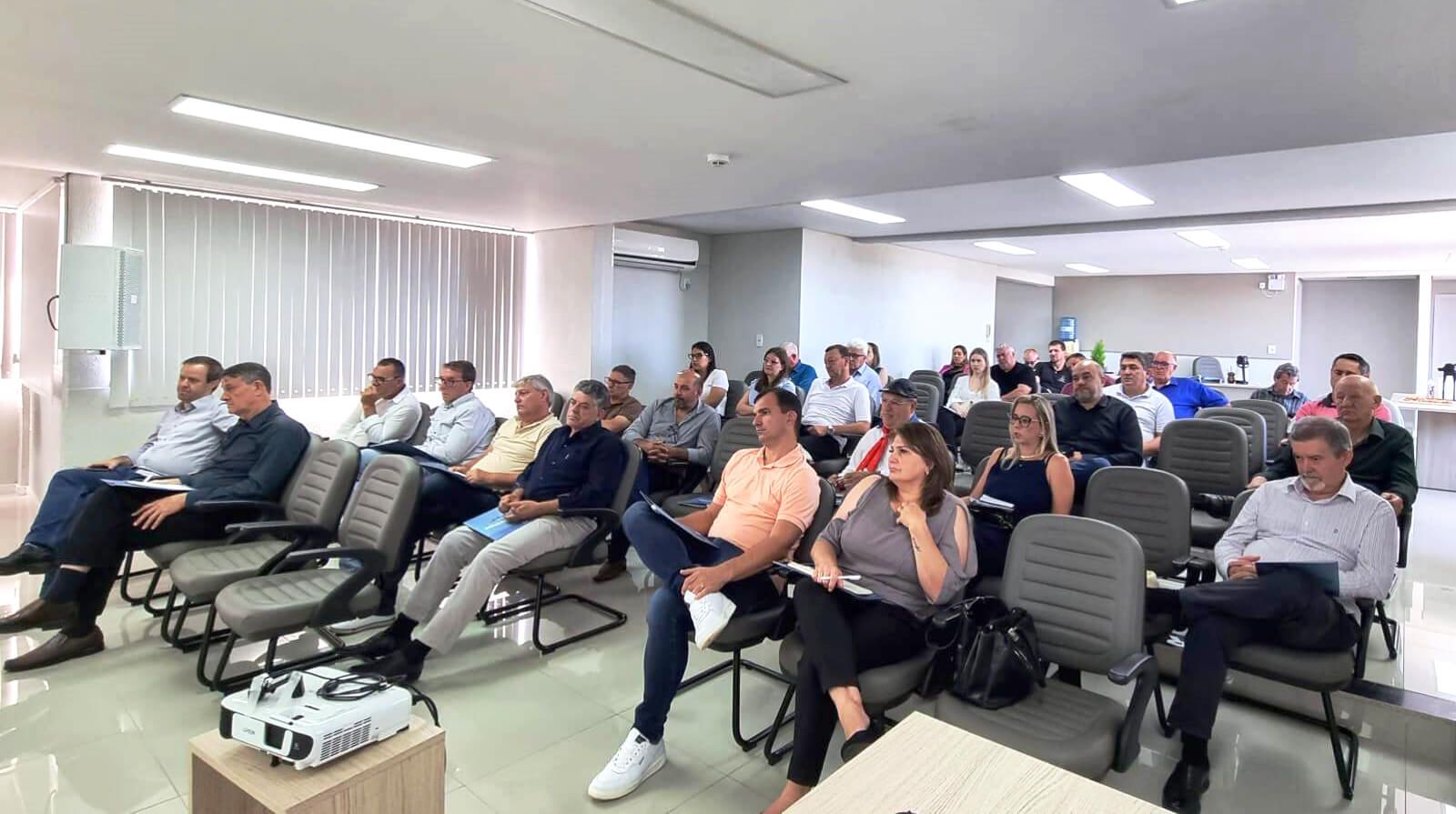 Capa Amuceleiro realiza curso para novos gestores municipais 2025-2028