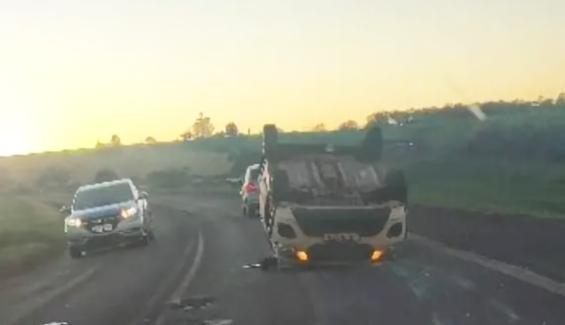Capa Carro capota na RS-305 em Horizontina