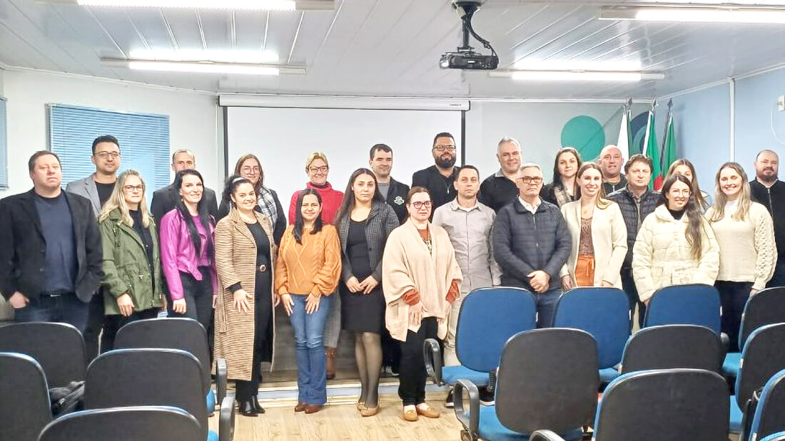 Capa Professores da URI palestram a controladores internos municipais
