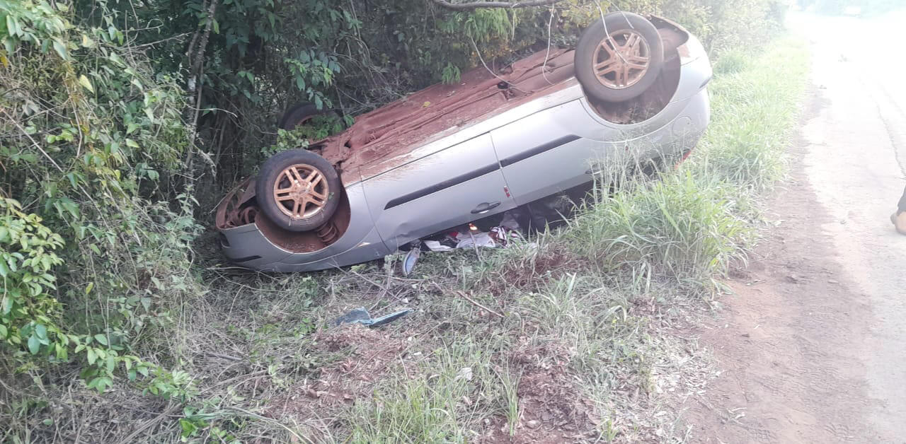 Capa Motorista perde o controle do carro e capota em Cerro Largo