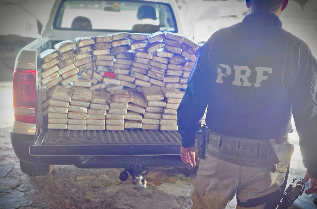 Capa PRF prende 4 traficantes com mais de 200 quilos de cocaína e crack em Cruz Alta