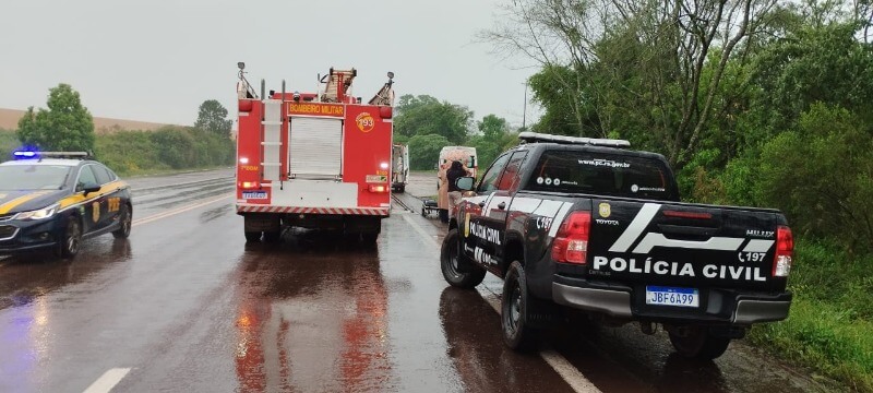 Capa Duas pessoas ficam feridas após saída de pista na BR-386 em Almirante Tamandaré do Sul