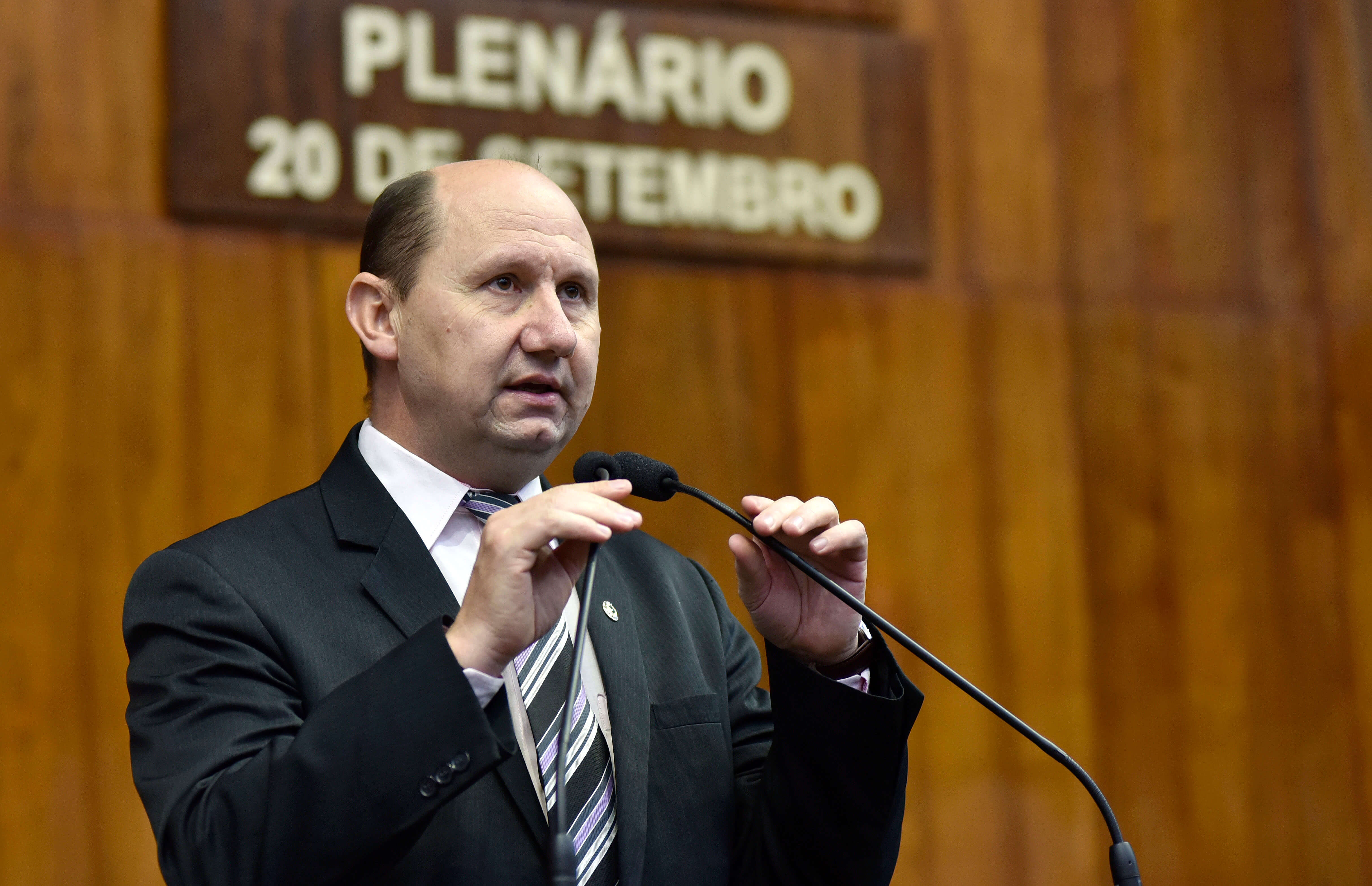 Capa Deputado cobra explicações do Estado sobre dificuldade de acesso a recursos do Fundoleite  