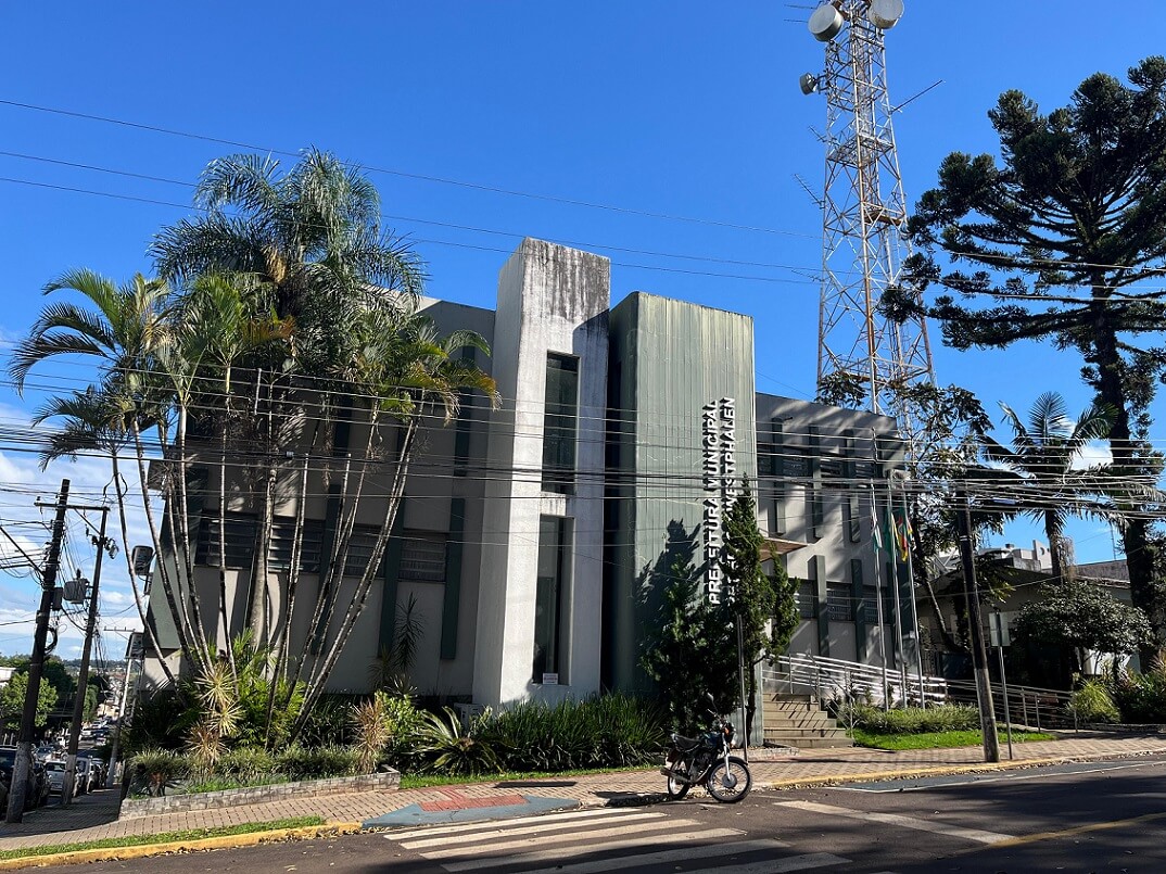 Capa Prefeitura de FW antecipa 1ª parcela do 13º salário para servidores municipais