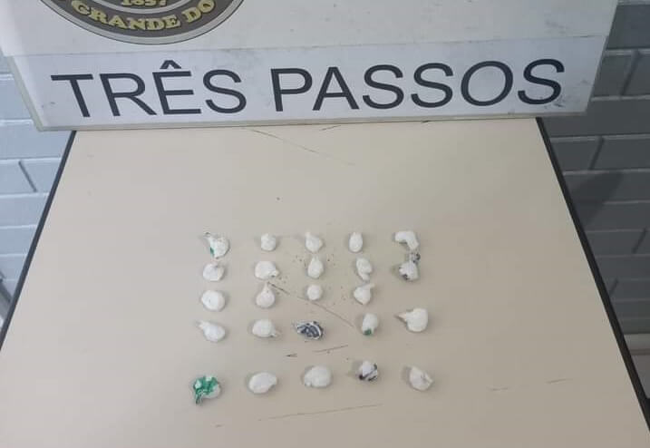 Capa BM prende dois indivíduos por tráfico de drogas em Três Passos