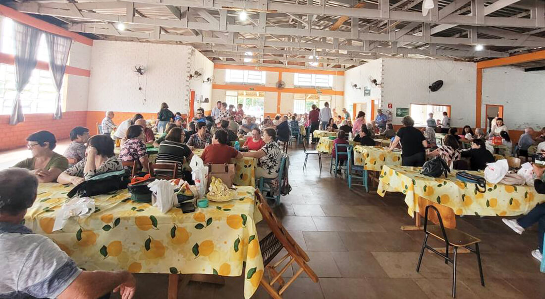 Capa Encontro da terceira idade celebra Dia das Mães em Caiçara