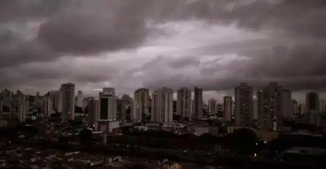 Capa Gaúchos devem presenciar fenômeno raro de 'chuva preta' nos próximos dias