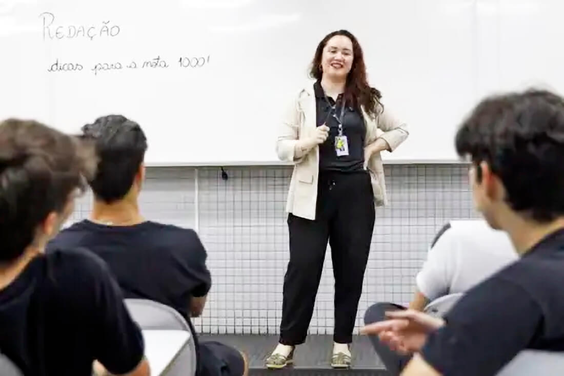 Capa Governo abre concurso com 6 mil vagas para professores e retoma promoções na Rede Estadual
