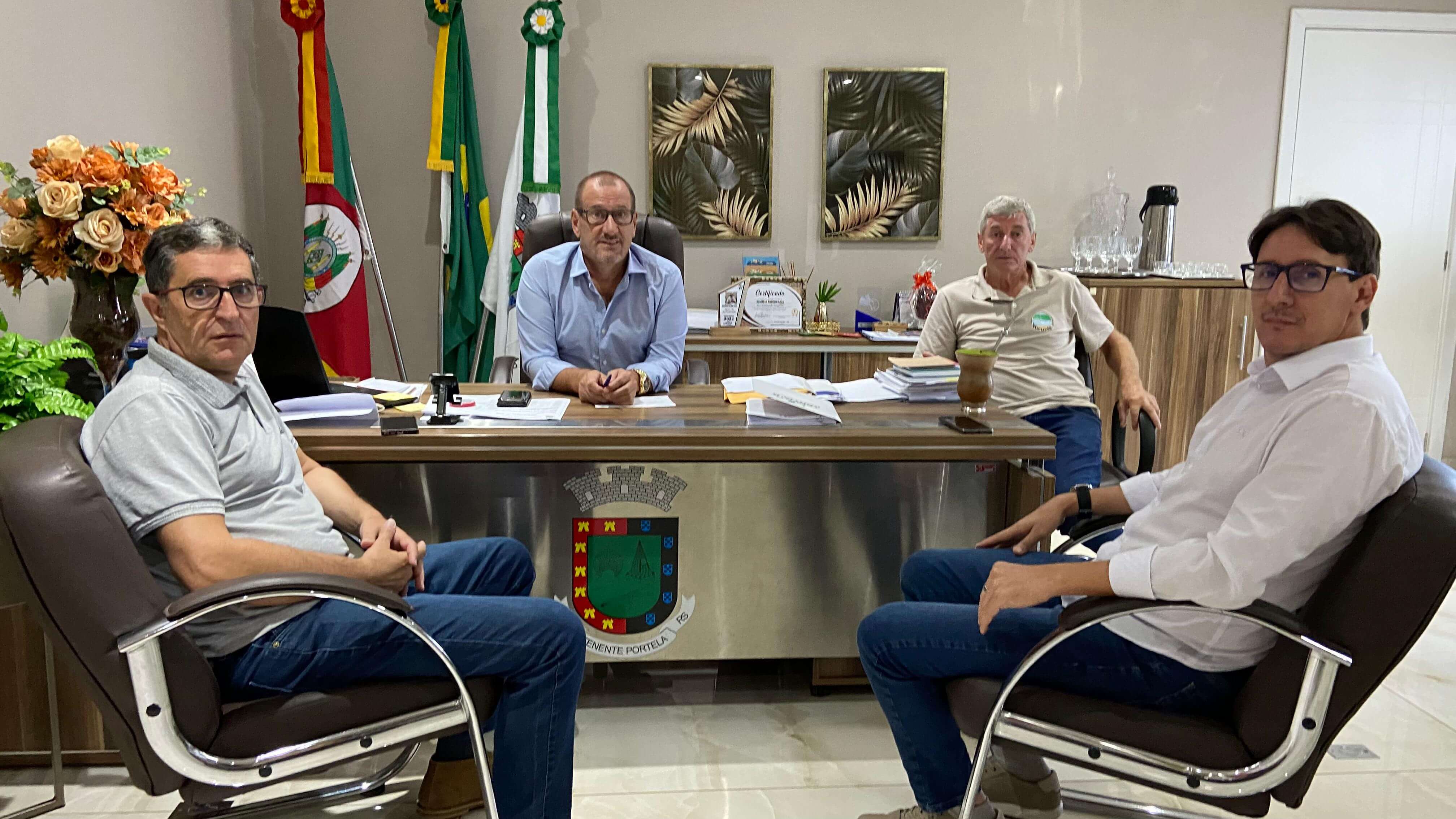 Capa Prefeito de Tenente Portela recebe o novo presidente da Amuceleiro