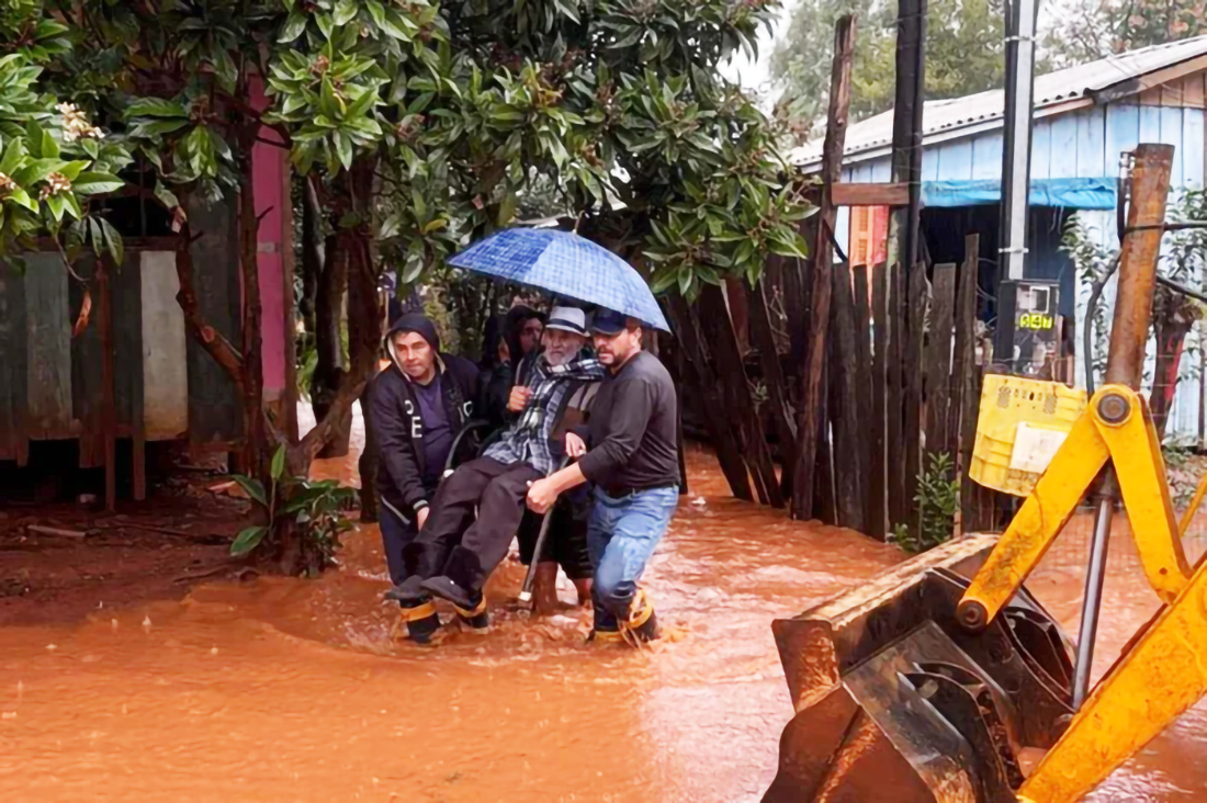 Capa Vizinhos resgatam idoso de 106 anos durante enxurrada em Coronel Bicaco