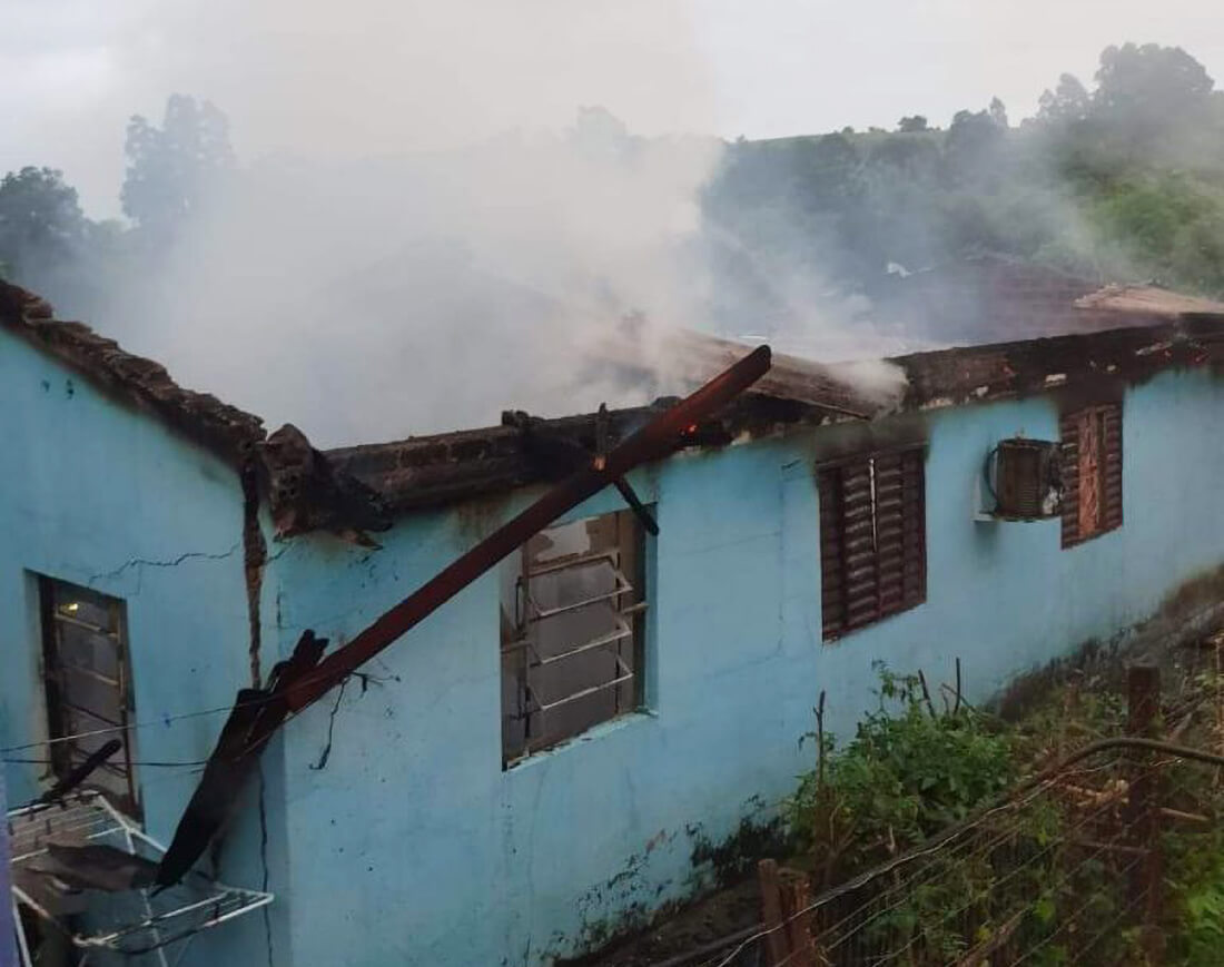 Capa Homem coloca fogo em residência e mata duas pessoas carbonizadas em Ibirapuitã