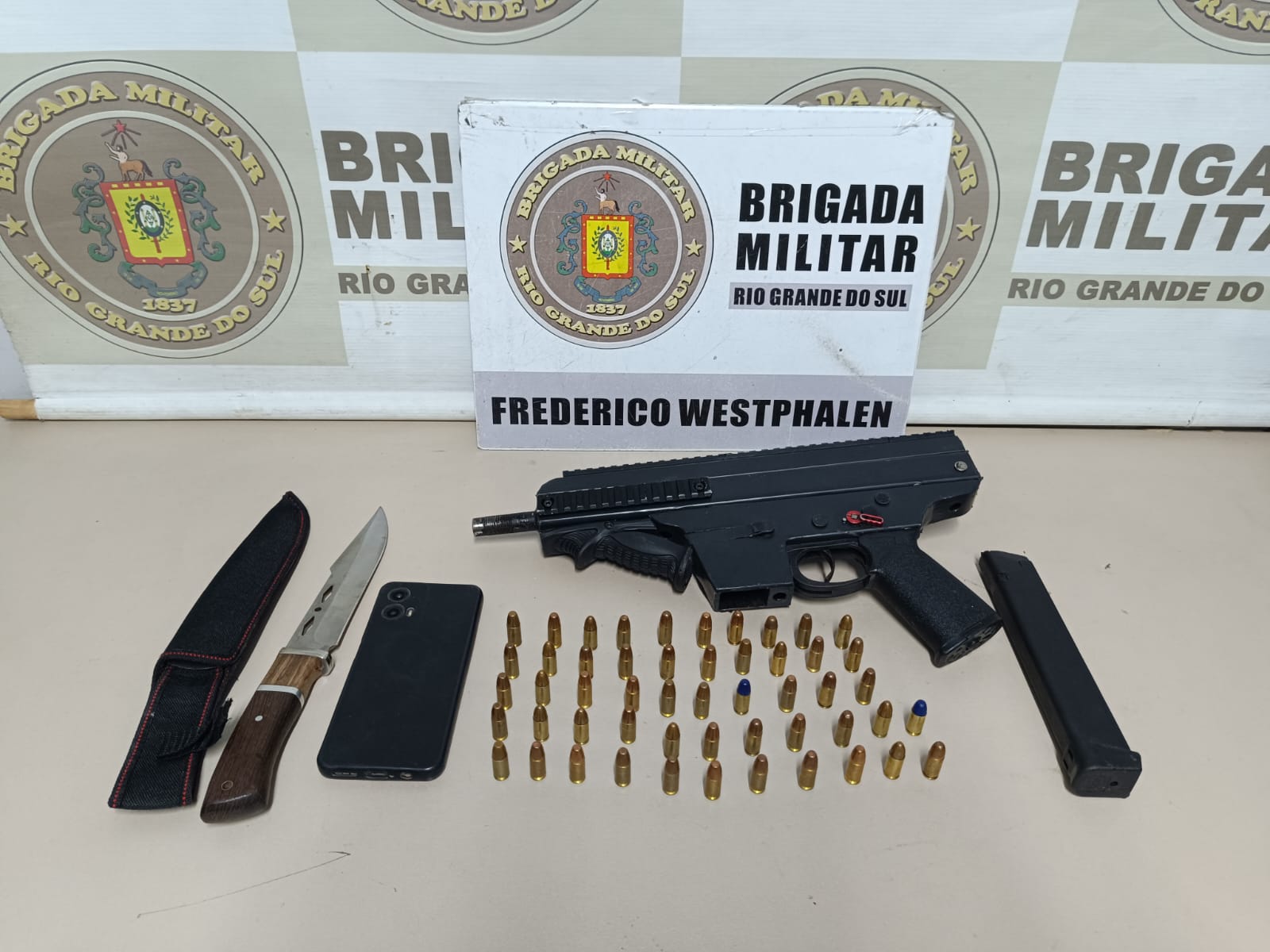 Capa  37º BPM realiza prisão em flagrante por porte ilegal de arma de fogo de uso restrito em Frederico Westphalen