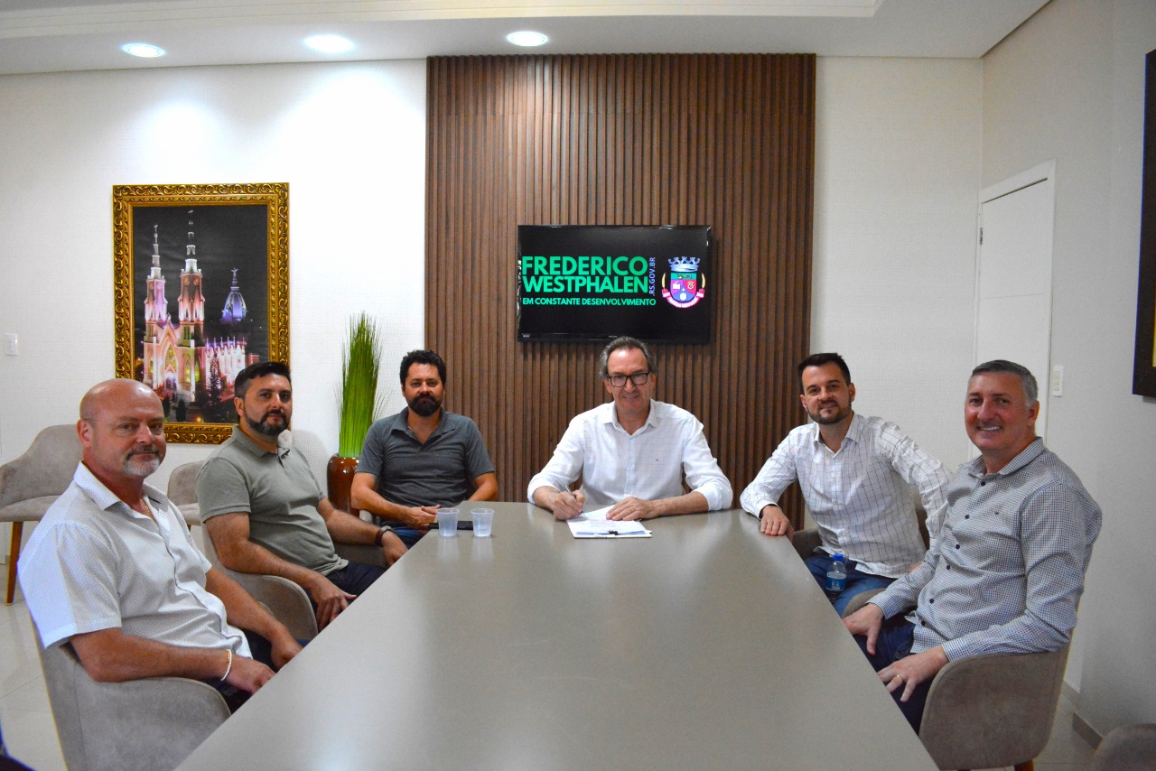 Capa Administração de FW firma parceria com UFSM para produção de plantas nativas