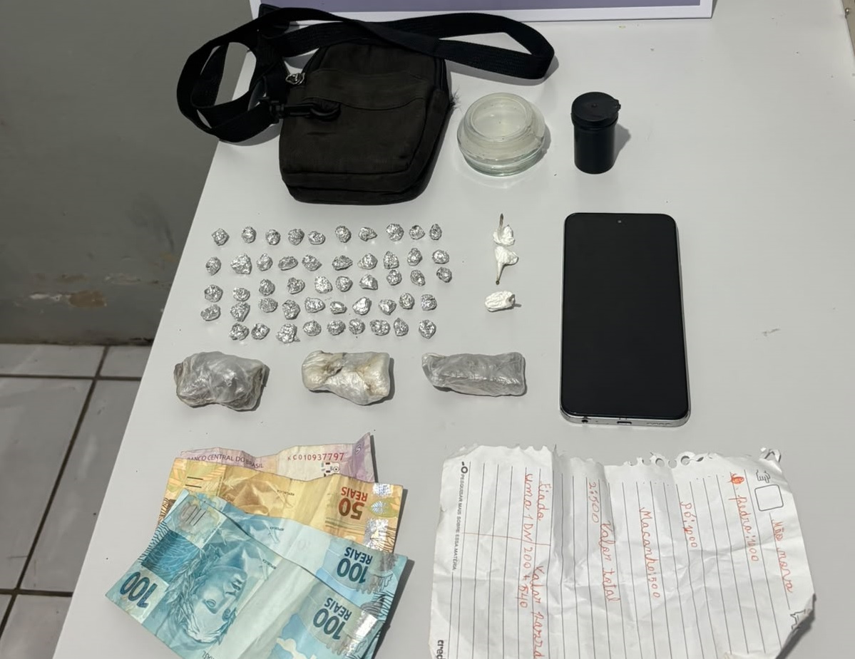 Capa Brigada Militar apreende drogas e identifica motocicleta sem placa em Vicente Dutra