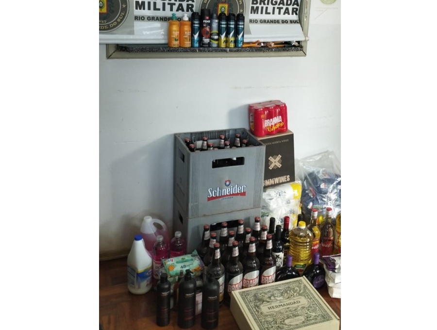 Capa Brigada Militar apreende mercadorias estrangeiras em Crissiumal
